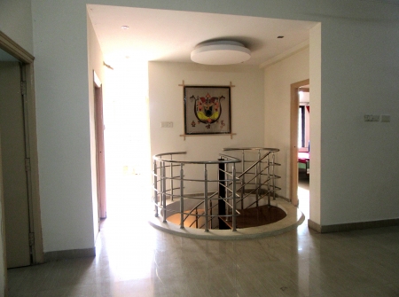 7) Li Id 201 - First Floor.JPG